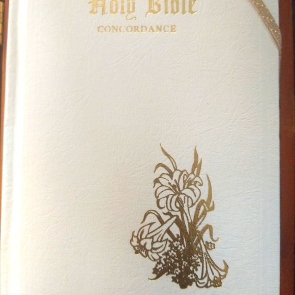 Holy Bible Catholic Memorial Edition 1976 - Picture 1 of 16